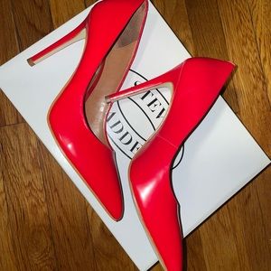 Steve Madden Classic Red Pumps